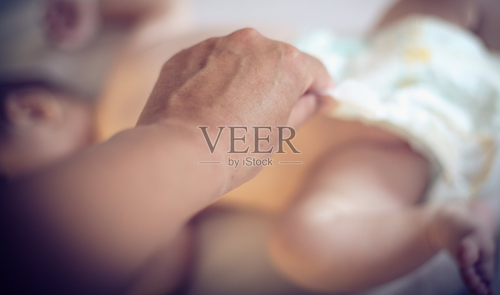 婴儿护理很重要。照片摄影图片