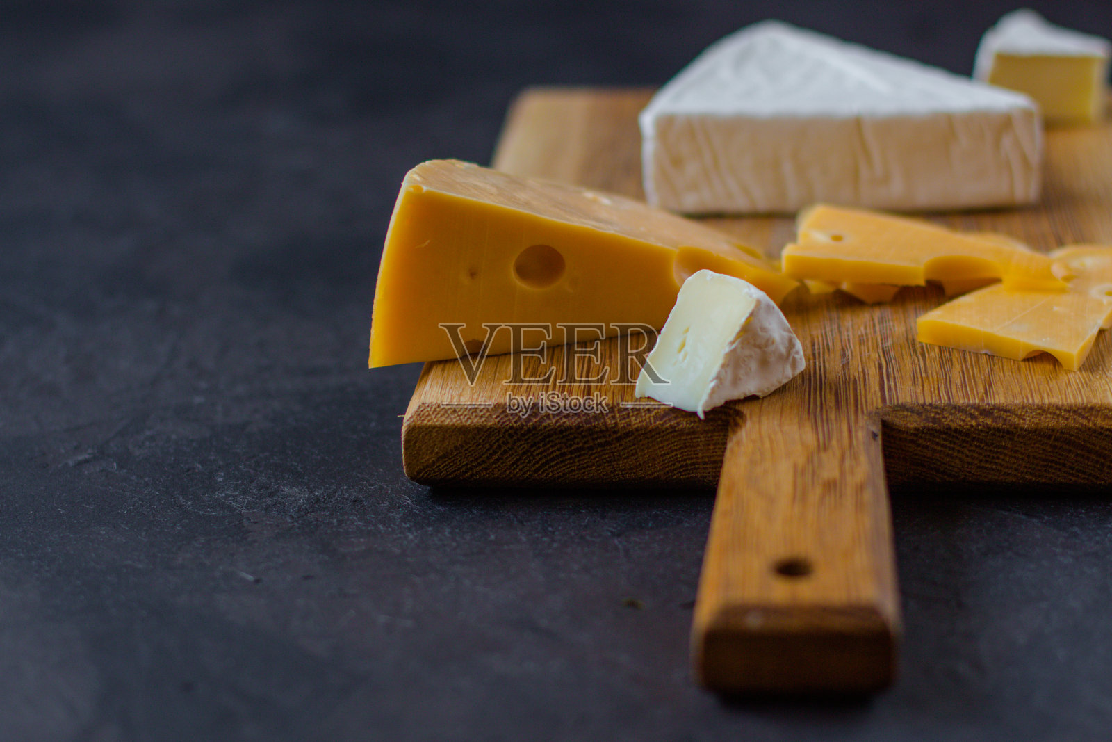 奶酪板(奶酪组合)。前视图。本空间照片摄影图片