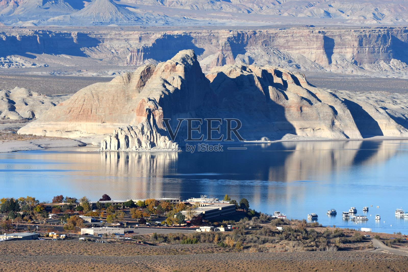 鲍威尔湖和船屋,美国亚利桑那州照片摄影图片