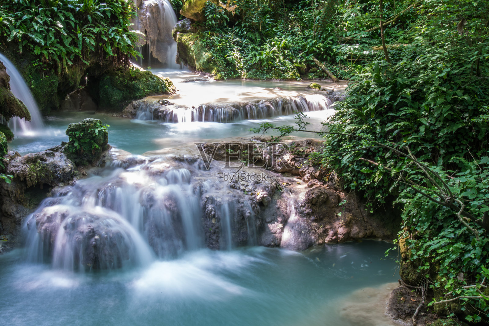 美丽的小溪瀑布瀑布照片摄影图片