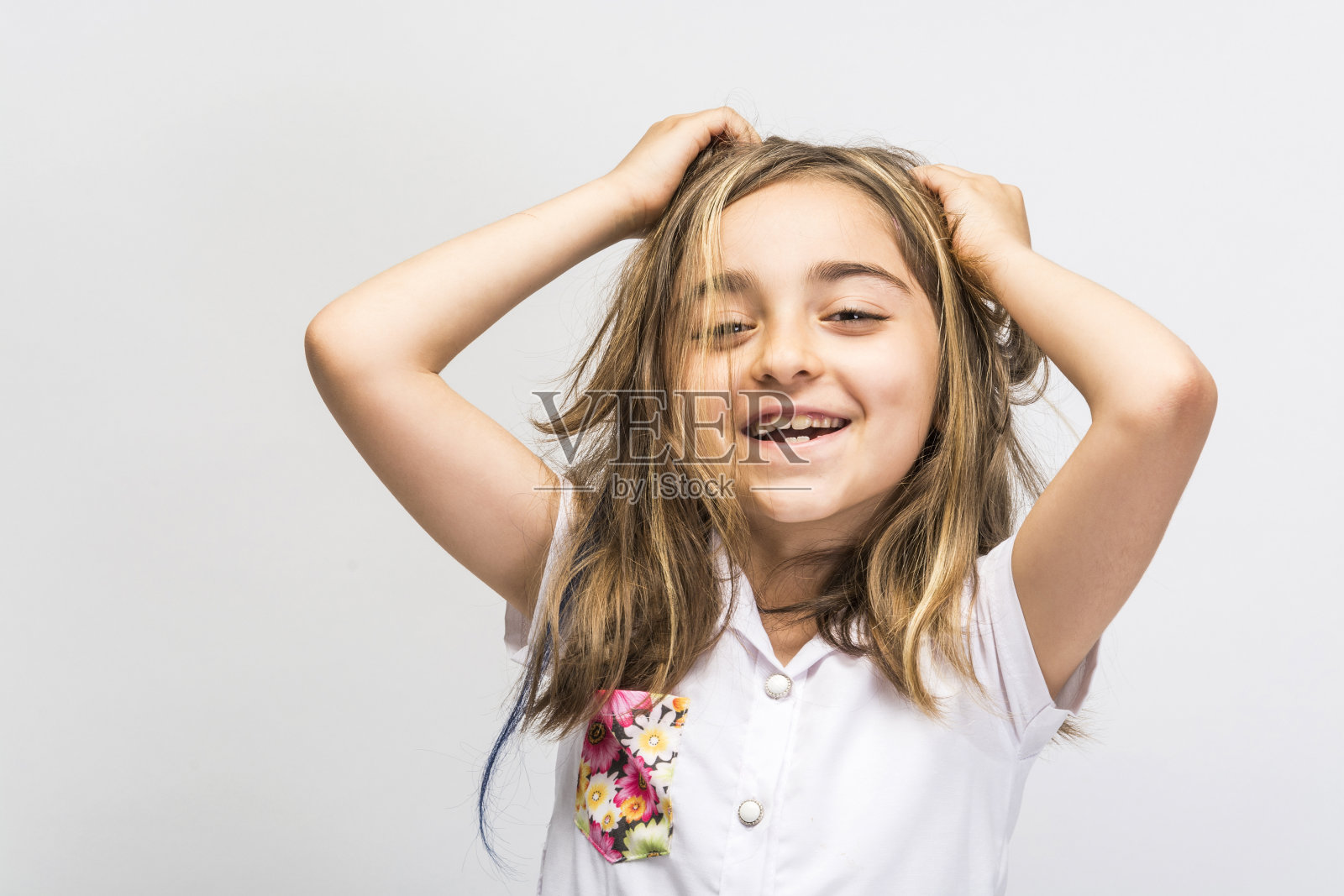有趣的愤怒的小女孩照片摄影图片