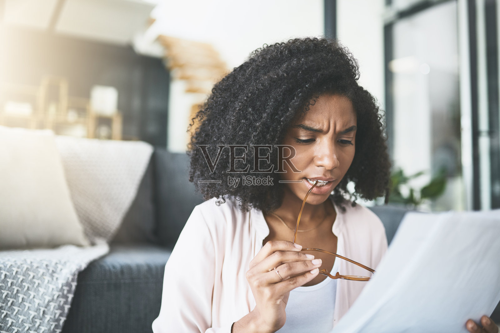 看来这个月会很紧张照片摄影图片