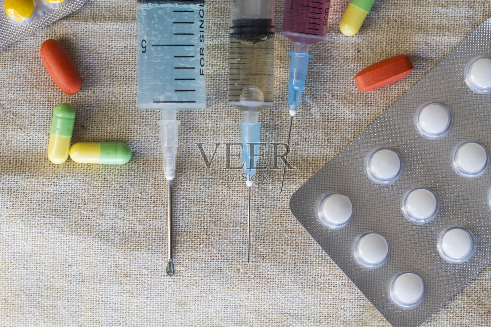 医疗保健和健康生活,药物和注射器,治疗疾病照片摄影图片