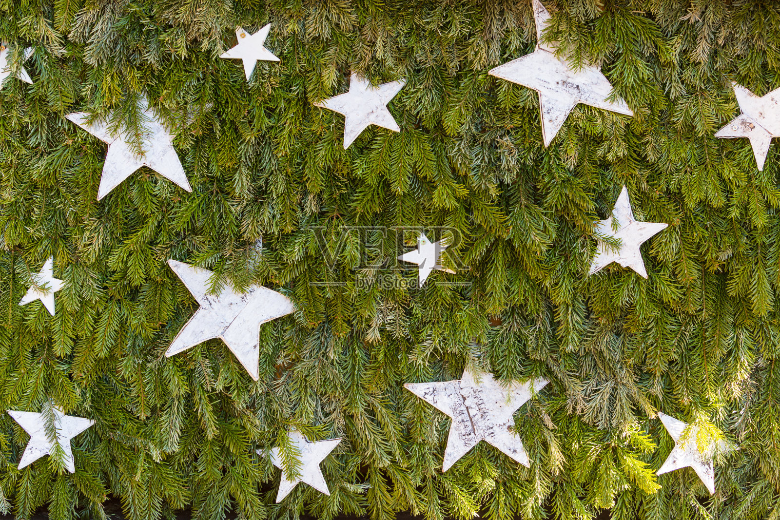斯特拉斯堡圣诞市场上五颜六色的装饰照片摄影图片