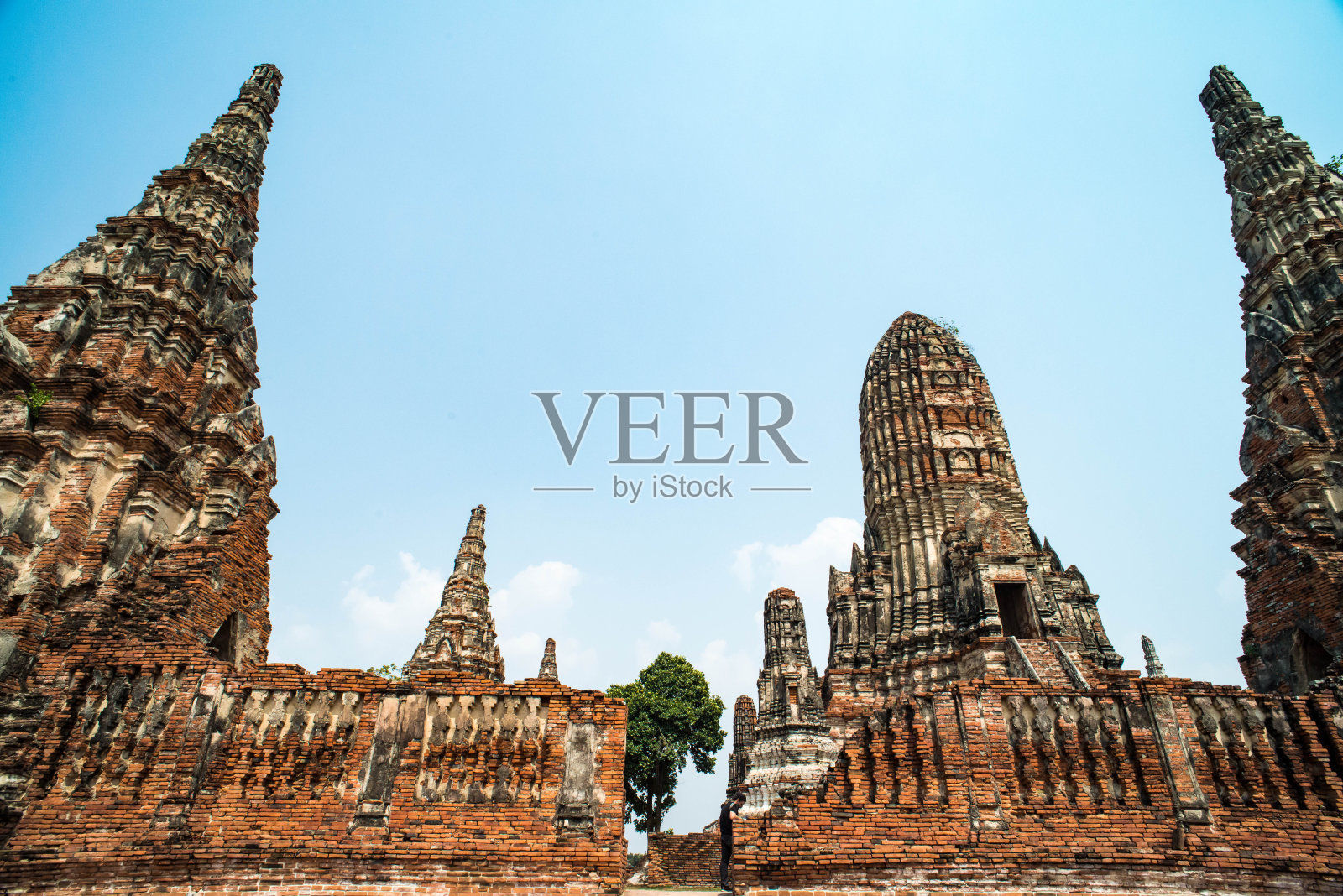 泰国大城府大城府历史公园白天的柴华他兰寺照片摄影图片