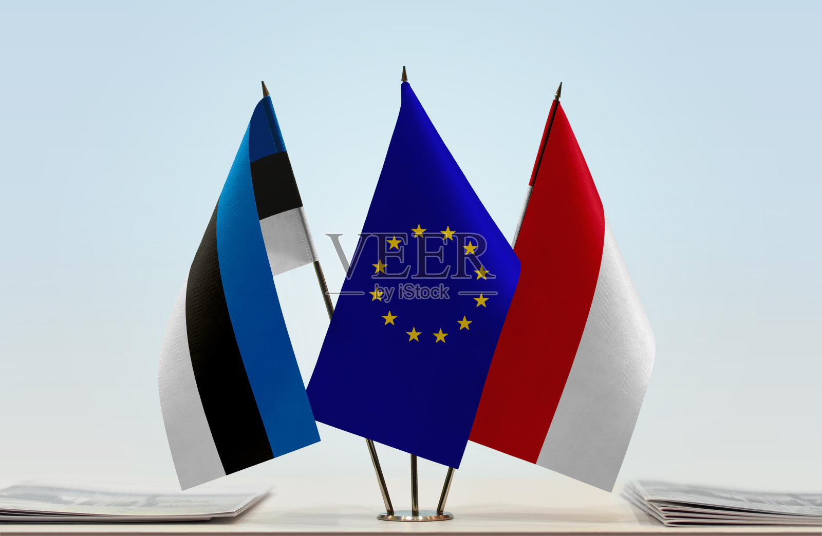 爱沙尼亚、欧盟和摩纳哥国旗照片摄影图片