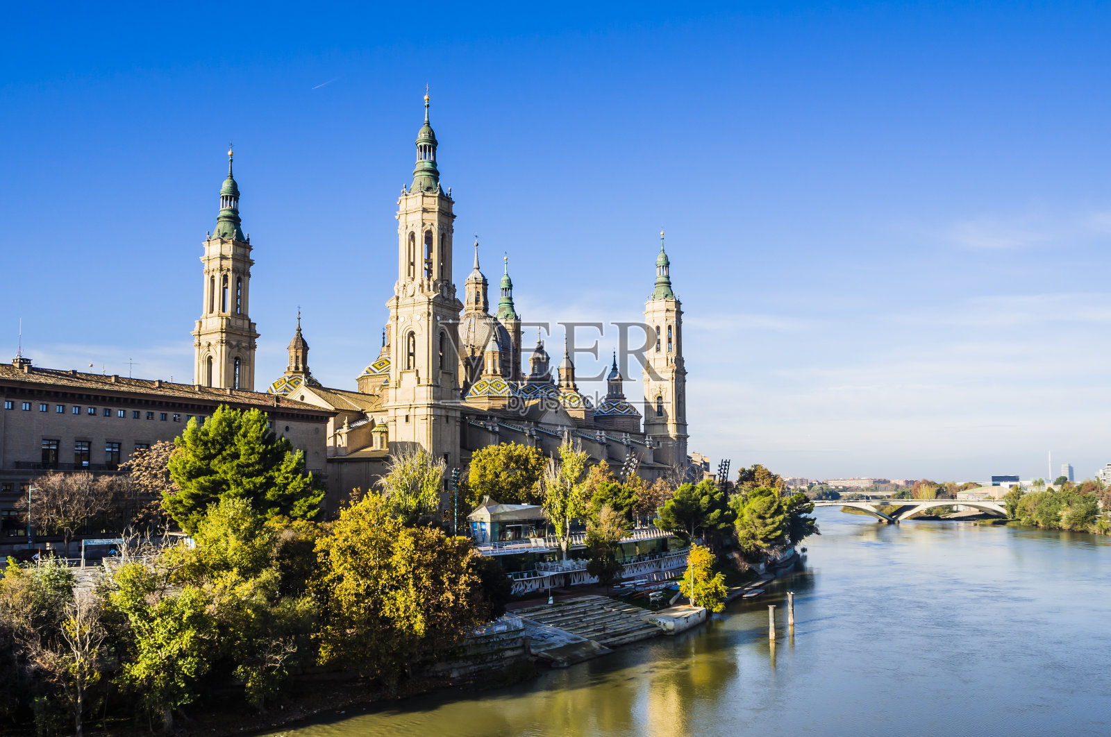 的皮拉尔教堂照片摄影图片