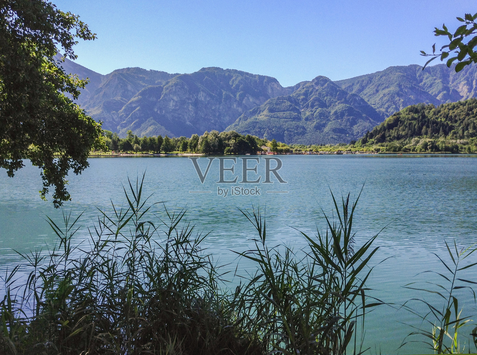 湖的Levico照片摄影图片