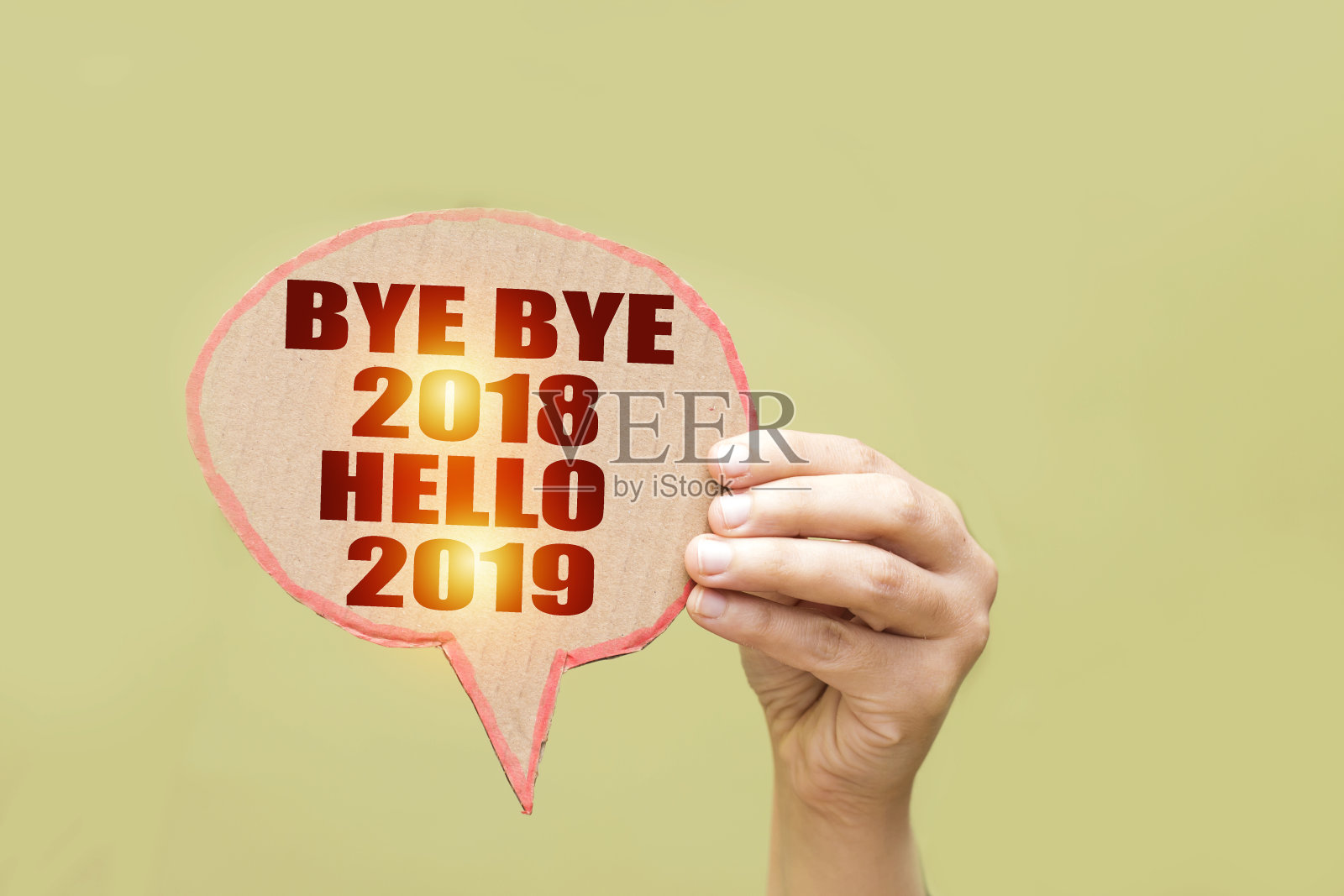 特写手握女人的再见2018你好2019演讲泡沫照片摄影图片