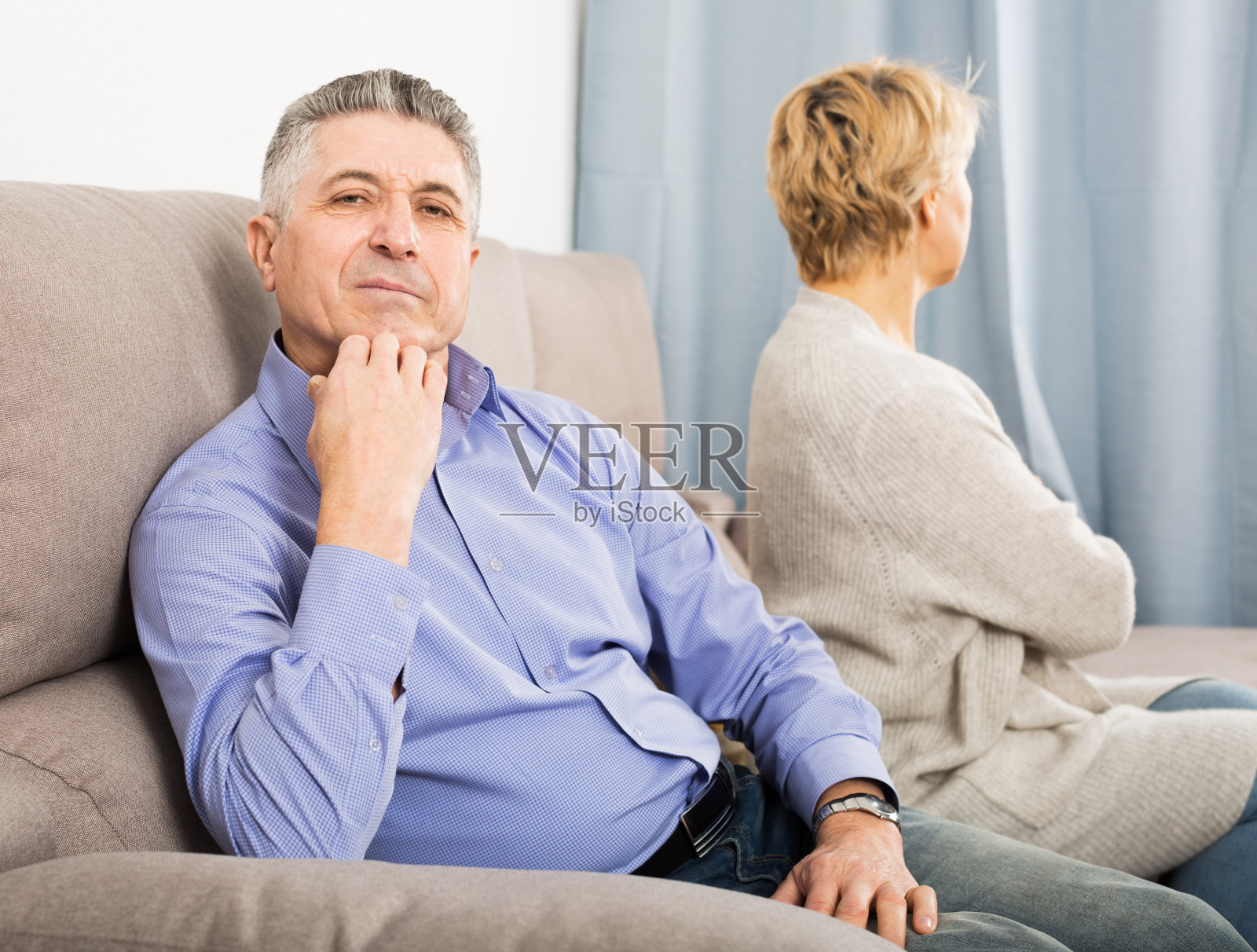 成熟的情侣吵架照片摄影图片