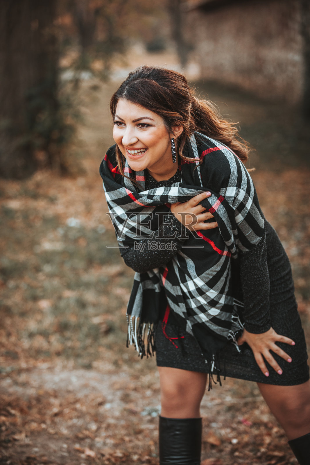 漂亮的女人在户外照片摄影图片
