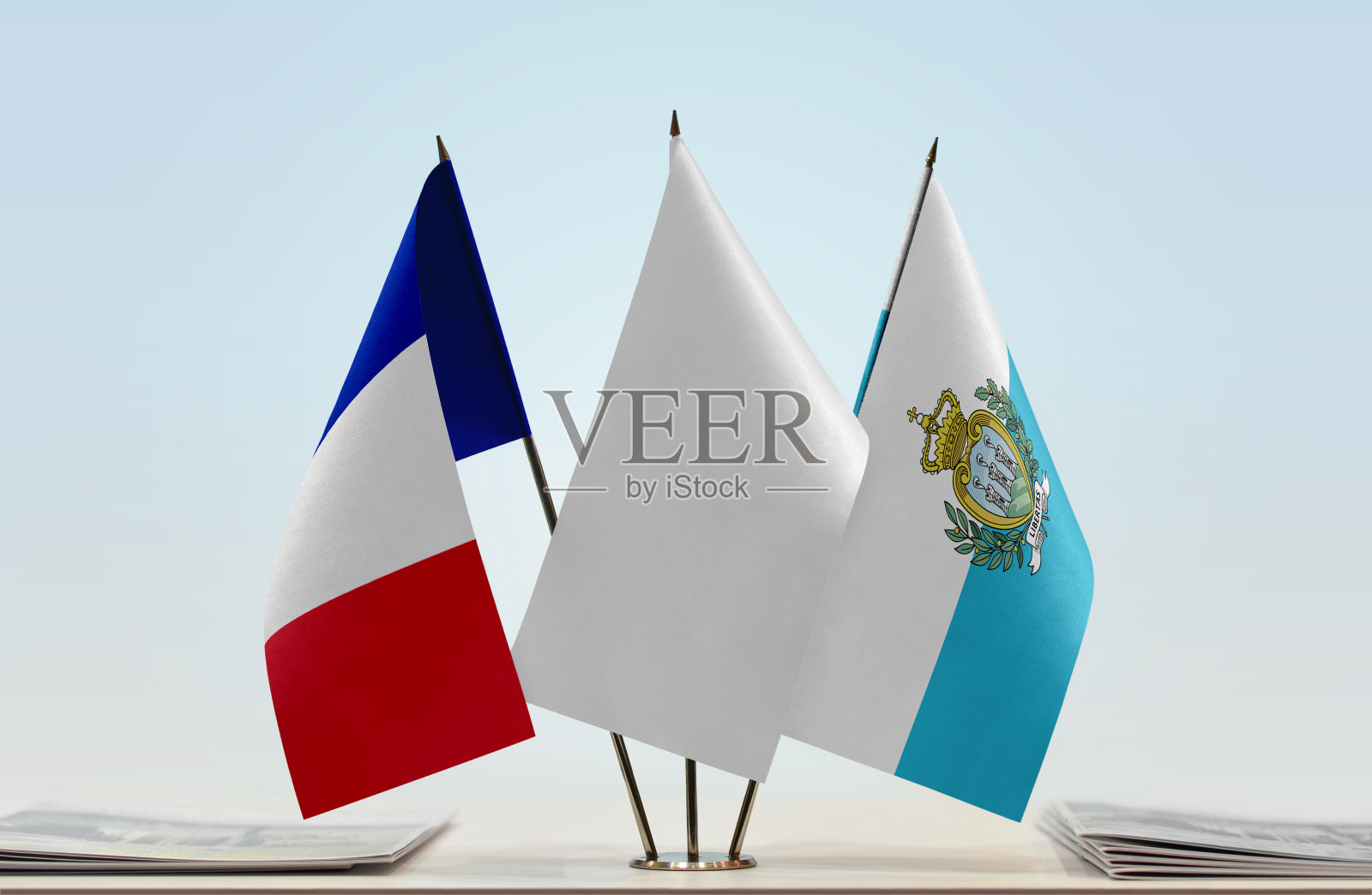 法国和圣马力诺的国旗照片摄影图片