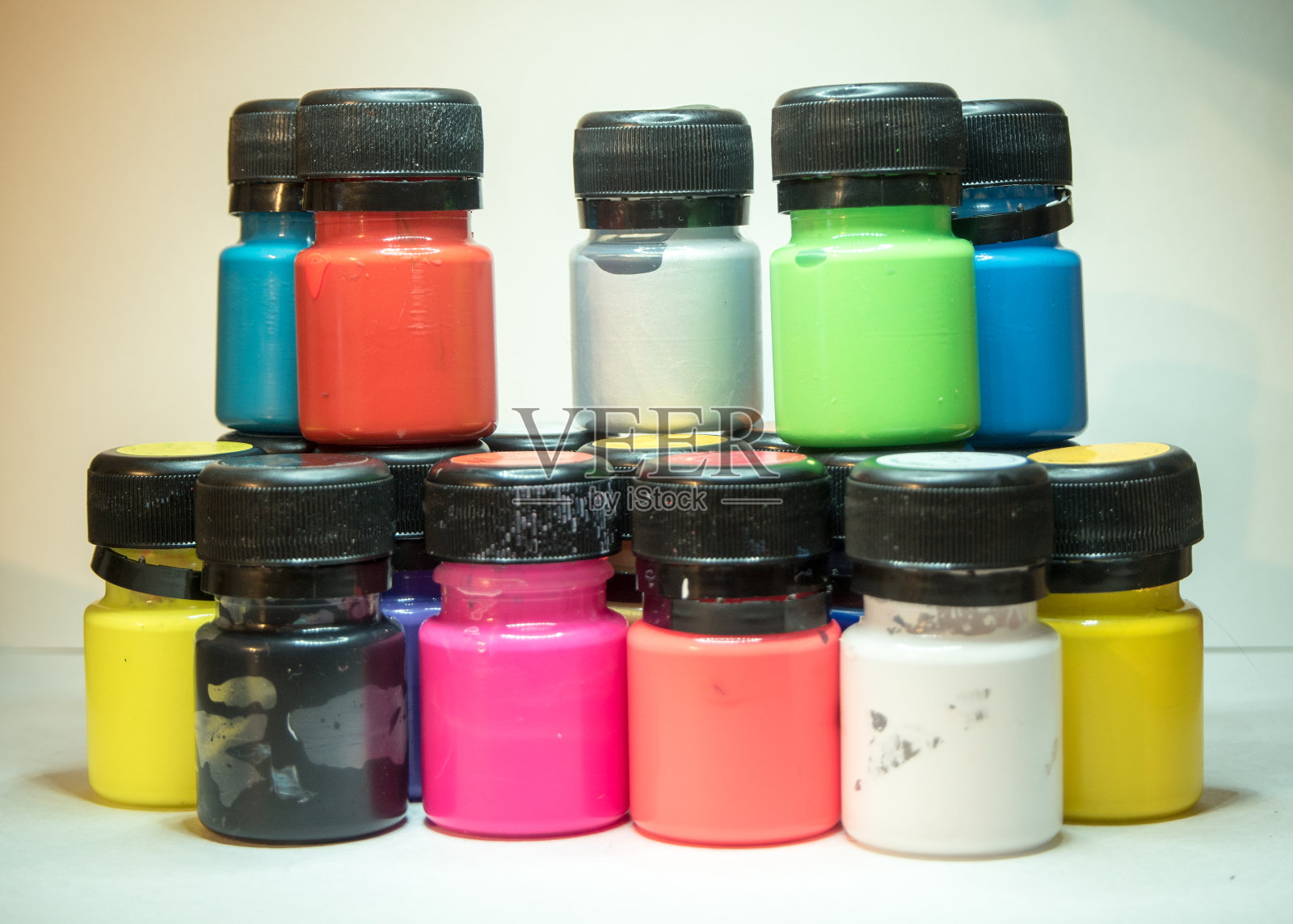 衣服用油漆管照片摄影图片