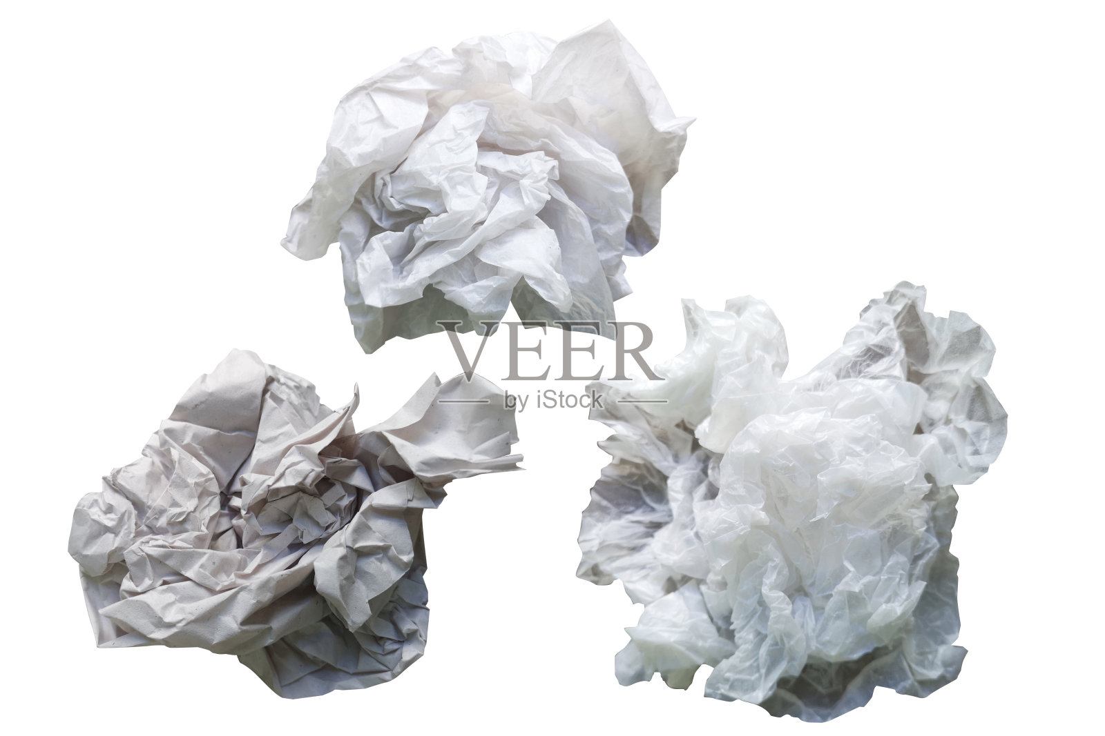 一片皱巴巴的纸孤立在白色背景与剪切路径。照片摄影图片