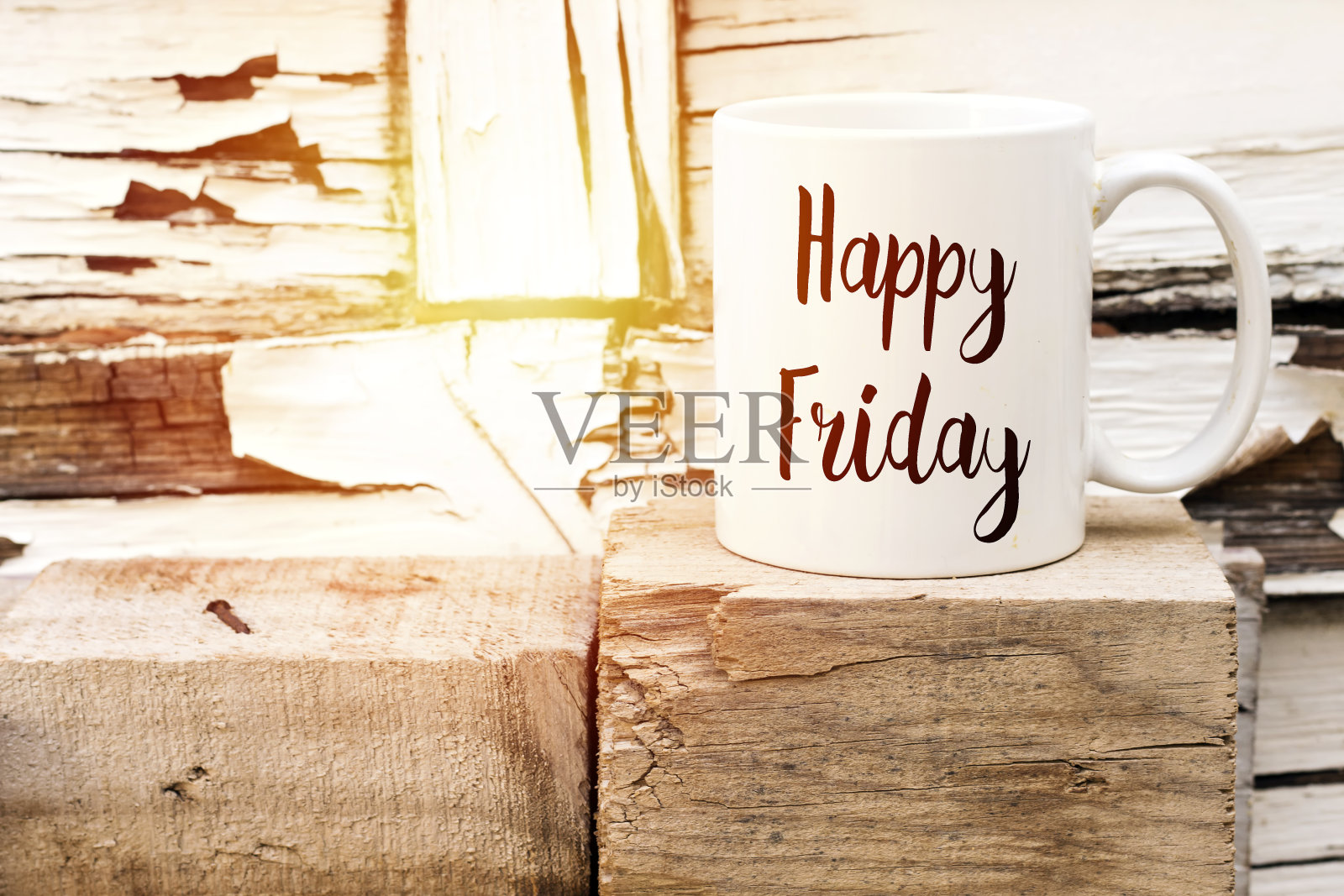 文字快乐的星期五上杯芳香的咖啡在木方上照片摄影图片