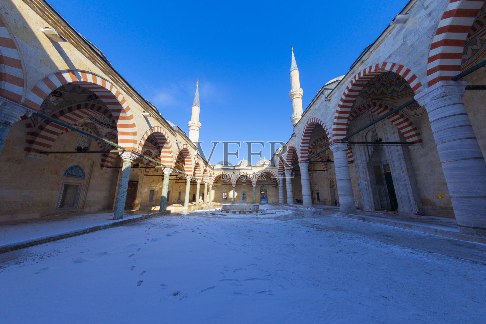 土耳其东色雷斯Edirne市中心的Uc Serefeli清真寺。照片摄影图片