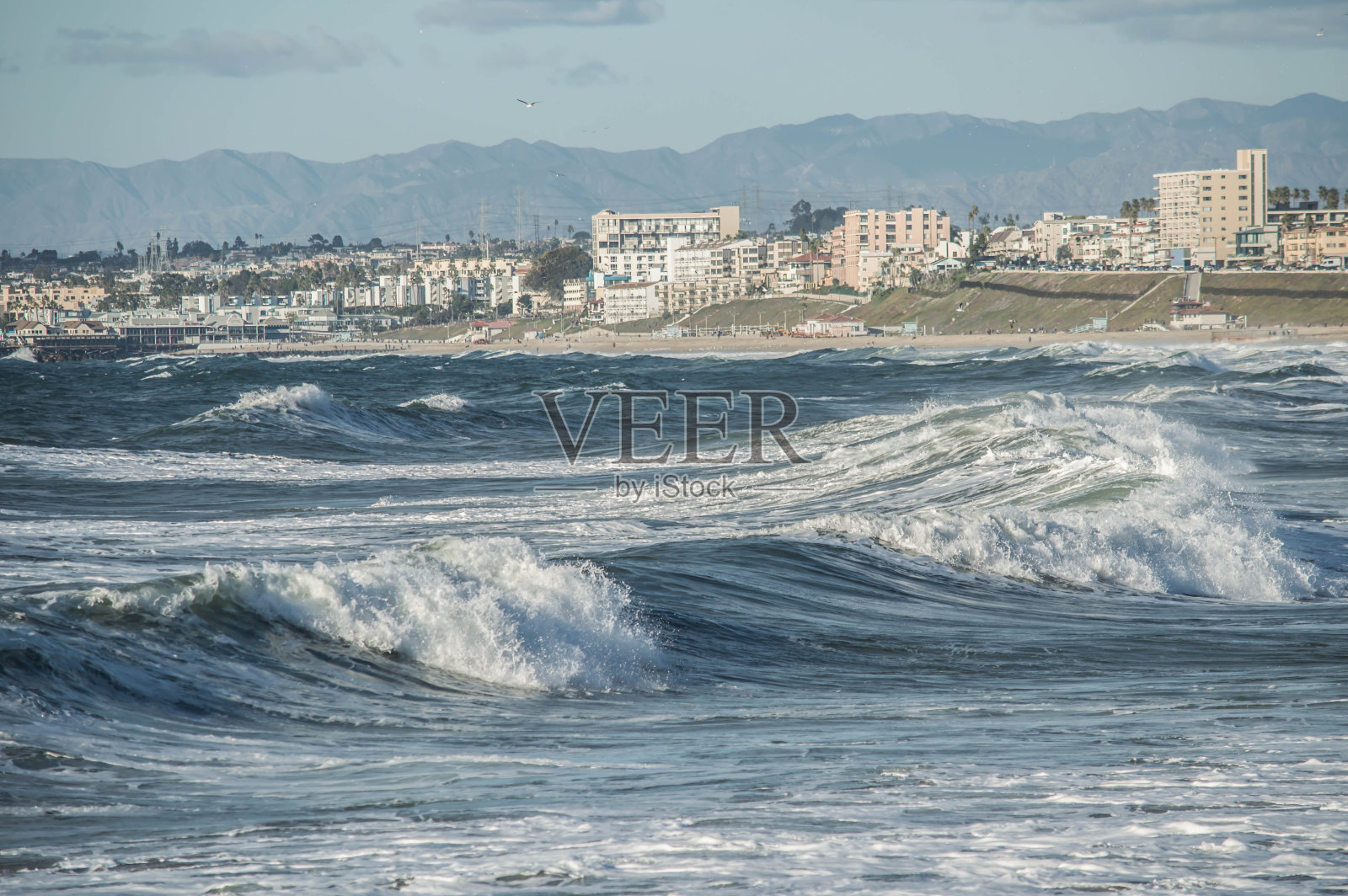 沿着帕洛斯佛得角有岩石,海湾和海滩的海岸线照片摄影图片