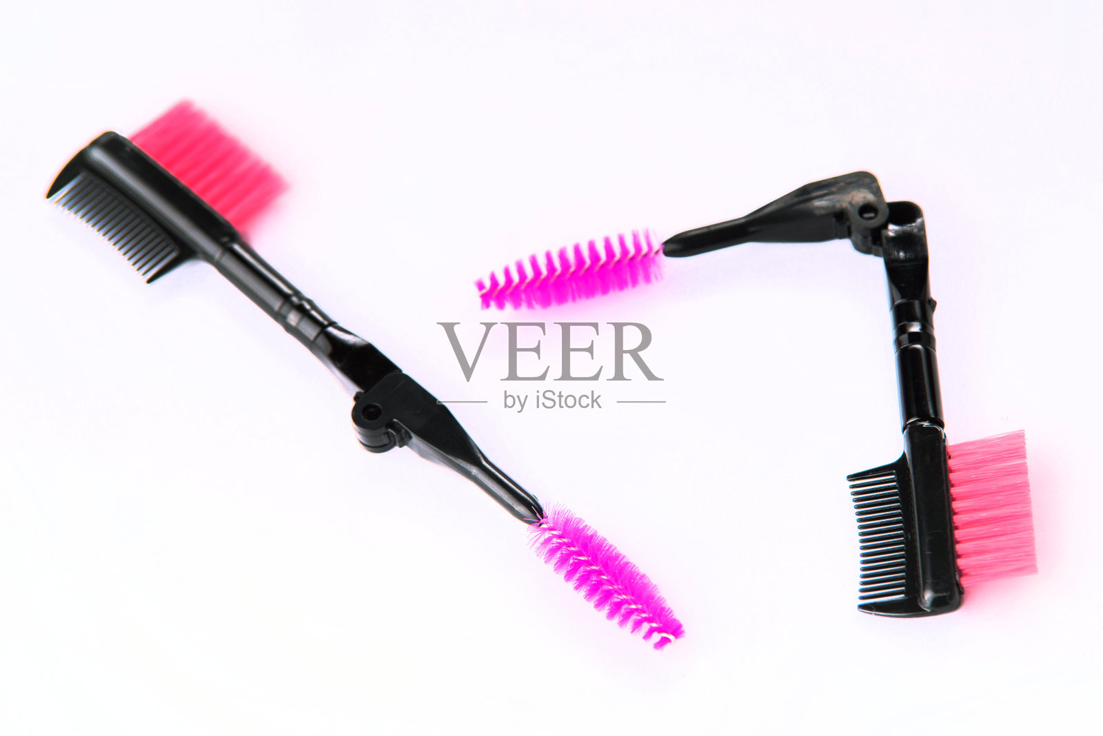 刷子和工具的建设和护理睫毛。在白色的背景上。睫毛加长材料。刷子,睫毛接发的配件。照片摄影图片