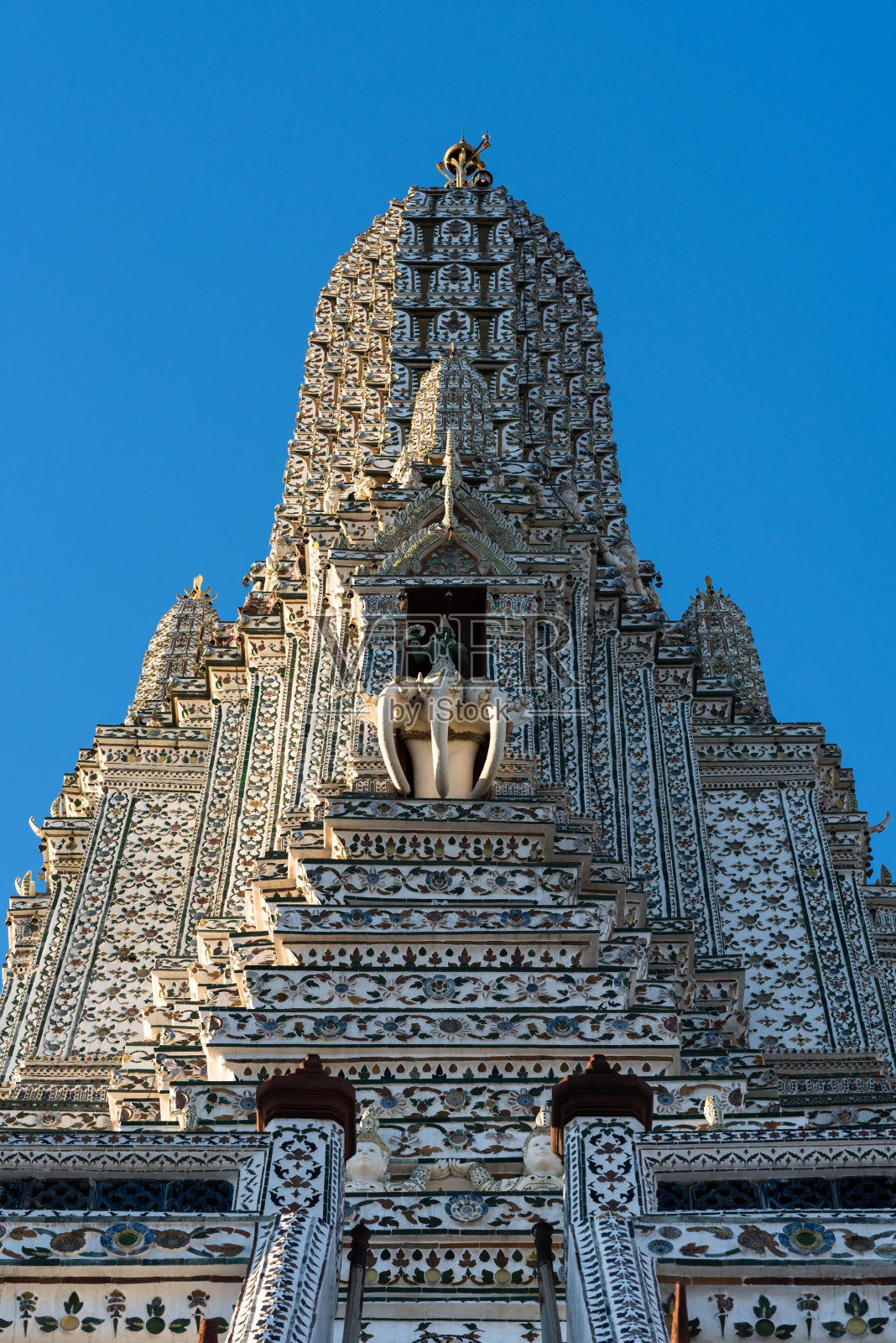 Ratchawararam Wat Arun Ratchawaramahawihan或Wat Arun是黎明寺庙在曼谷,泰国。照片摄影图片