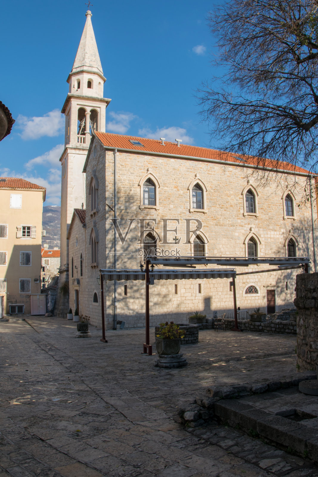 浸信会圣约翰天主教堂-黑山布达瓦最古老的坚固古城(可追溯到7世纪)照片摄影图片