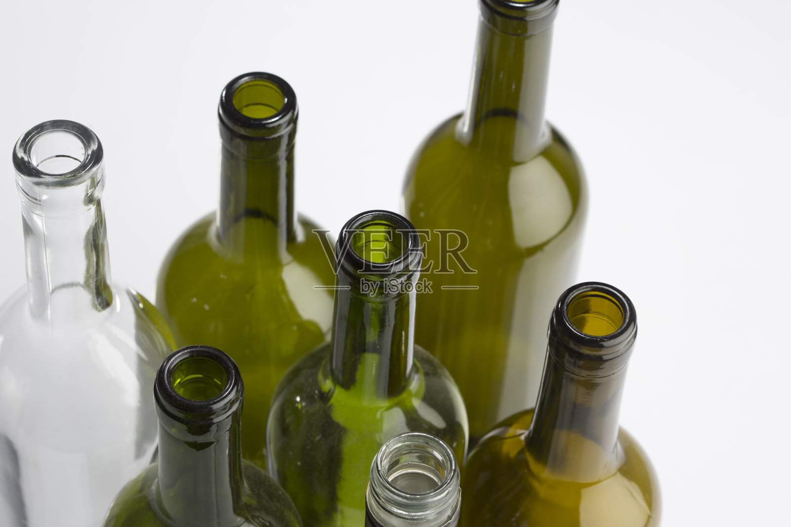 空酒杯和酒瓶照片摄影图片