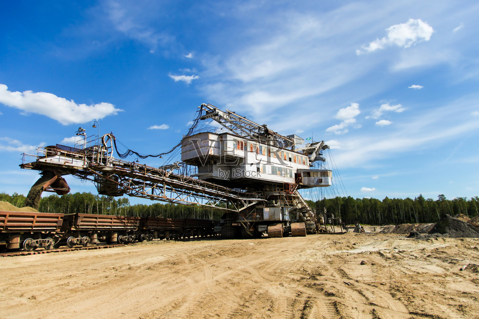 观矿、铁路、矿山机械照片摄影图片