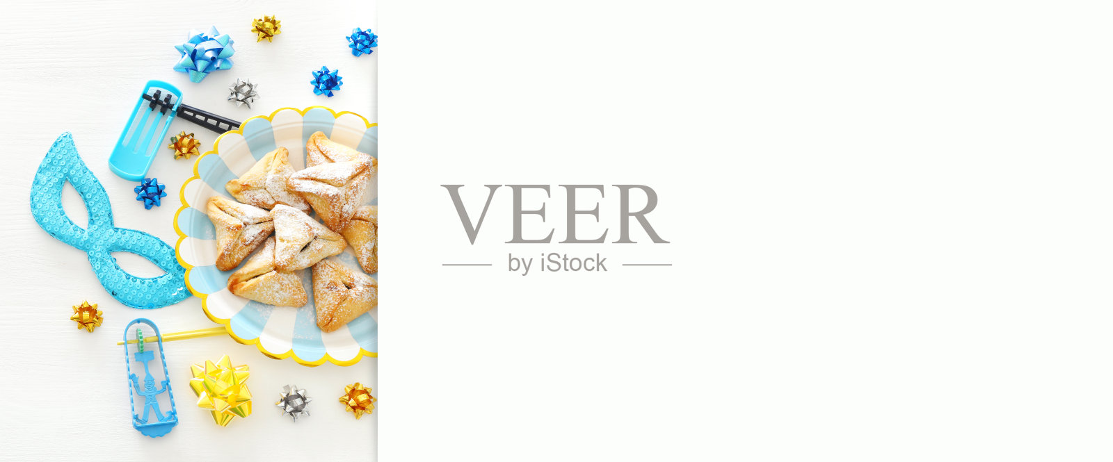 普林节庆祝概念(犹太狂欢节节日)在木制的白色背景。照片摄影图片