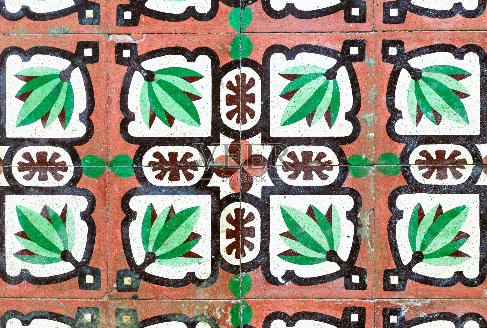 摩洛哥Essaouira - 2018年10月1日:摩洛哥Essaouira大街上美丽多彩的东方图案设计地砖照片摄影图片