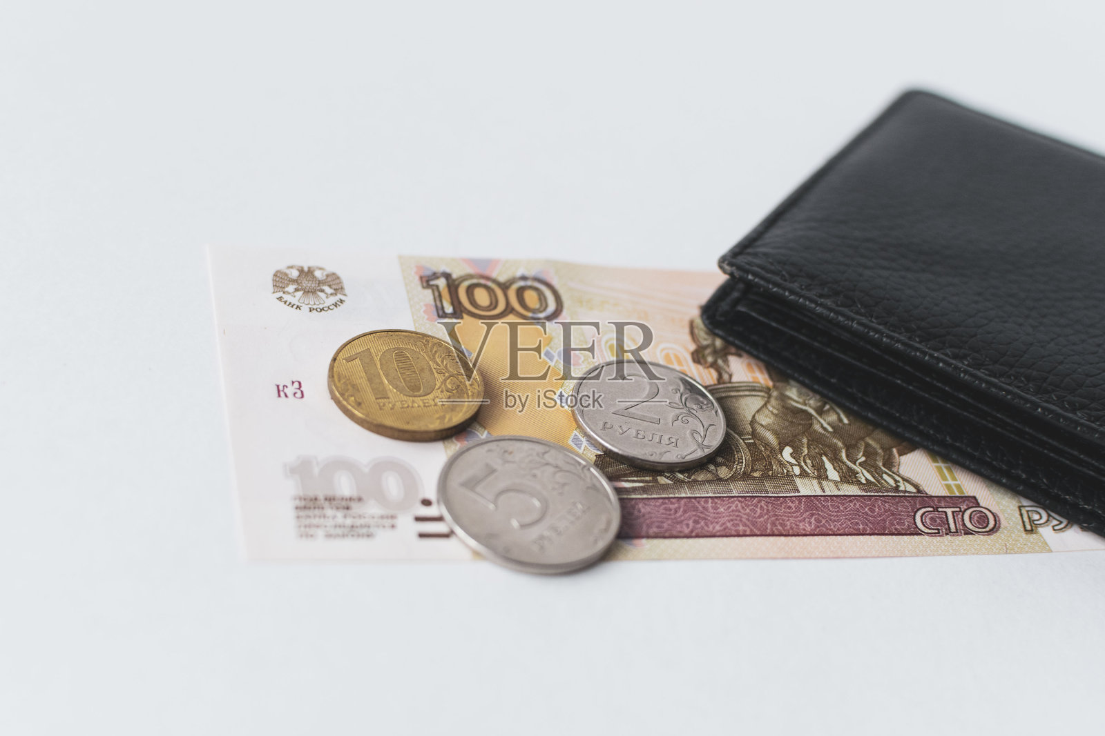 117俄罗斯卢布和黑色皮夹照片摄影图片