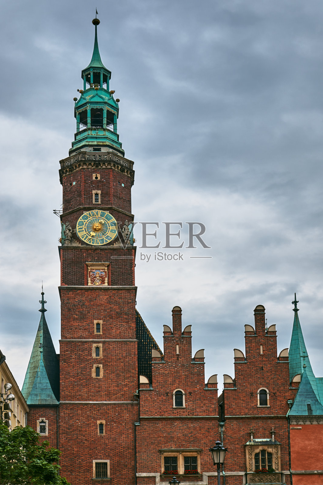 弗罗茨瓦夫的中世纪哥特式教堂塔照片摄影图片