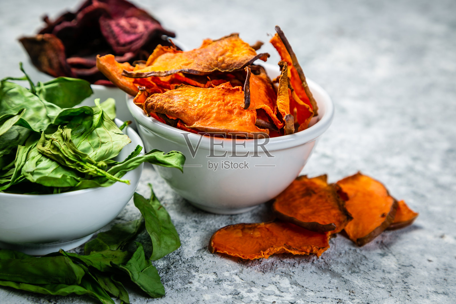 健康薯片的替代品——蔬菜薯片照片摄影图片