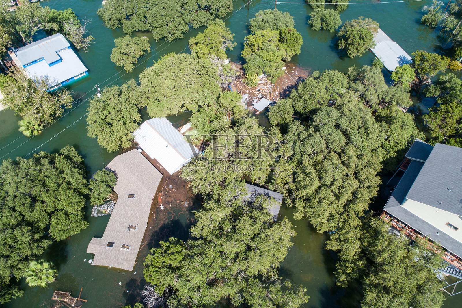 社区被淹,房屋被水淹没照片摄影图片