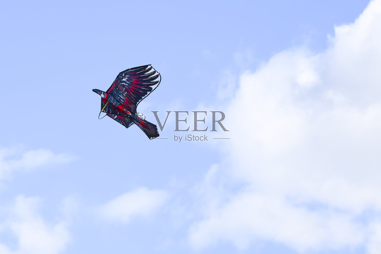 多色的风筝在蓝天的背景照片摄影图片