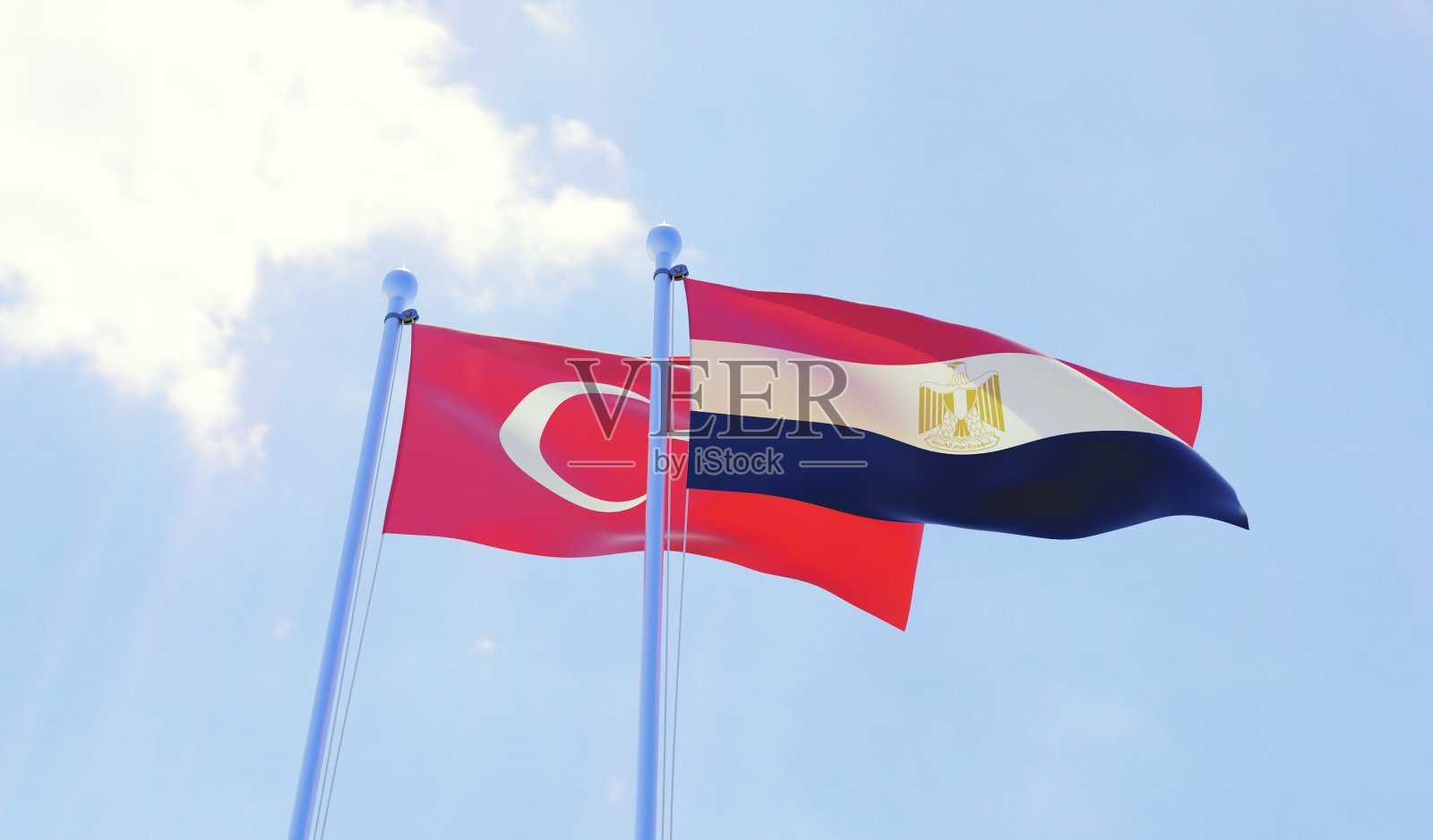 土耳其和埃及,两面旗帜在蓝天下飘扬照片摄影图片