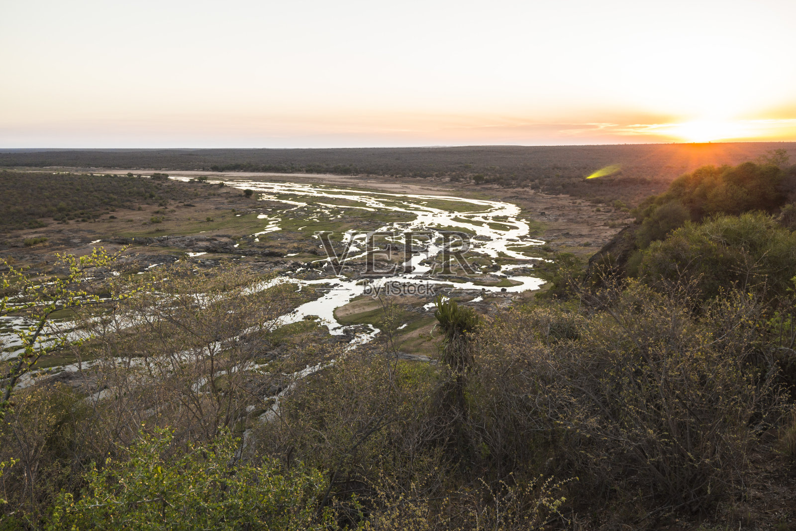 从营地的视角可以看到奥利凡特河照片摄影图片