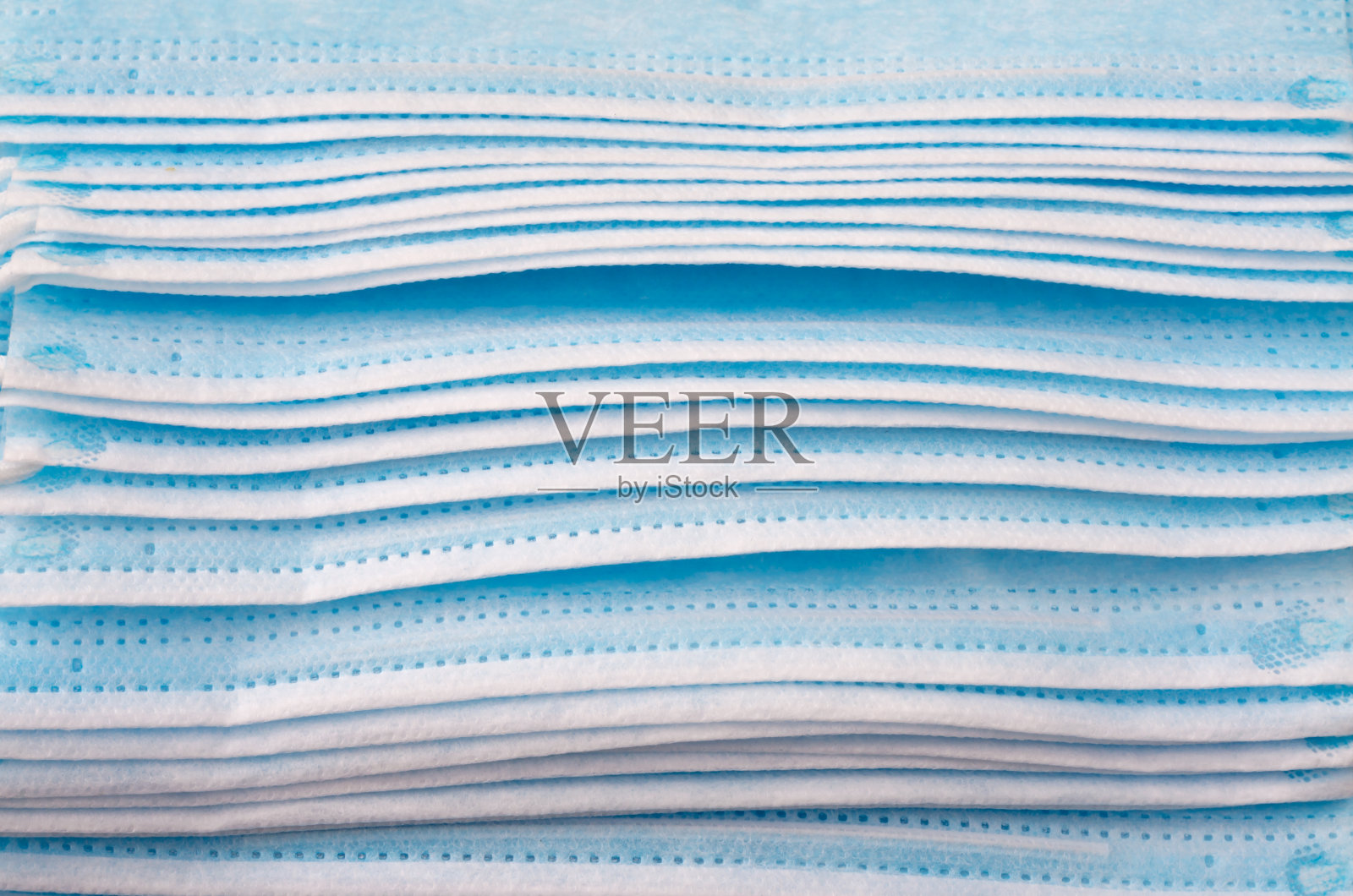 白色背景上的外科医用敷料。照片摄影图片