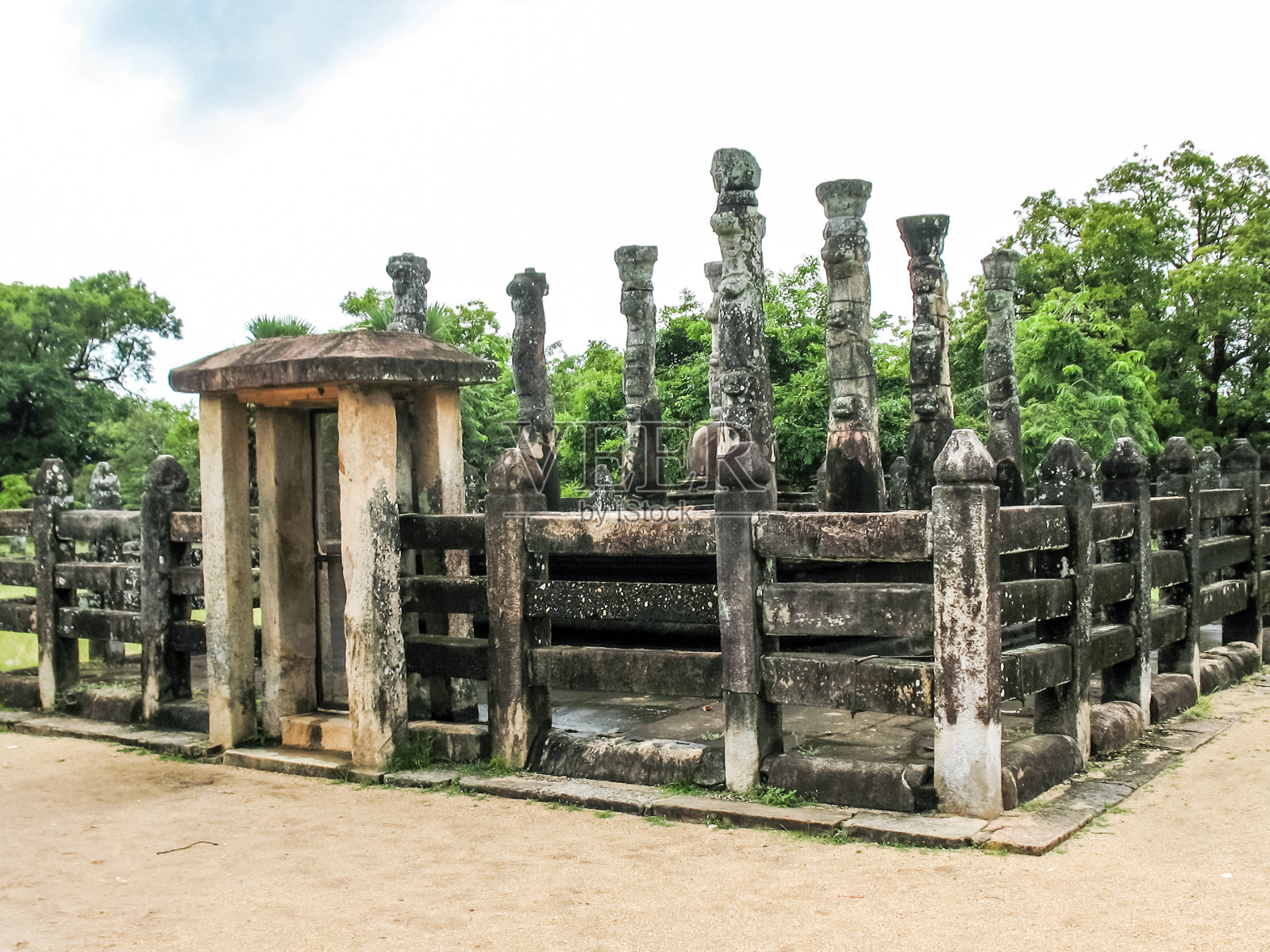 Polonnaruwa,斯里兰卡。一座古庙的废墟照片摄影图片