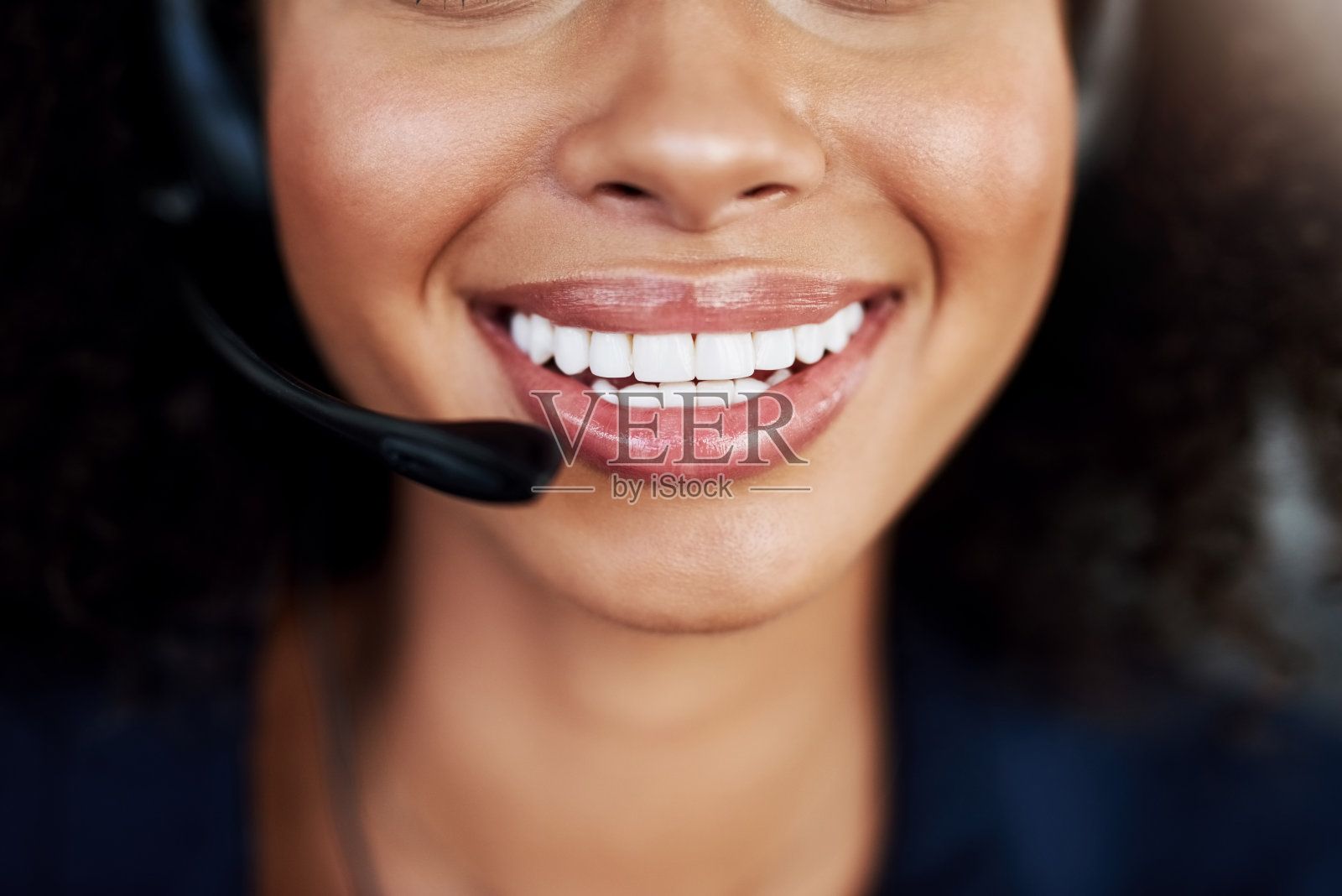 微笑服务照片摄影图片