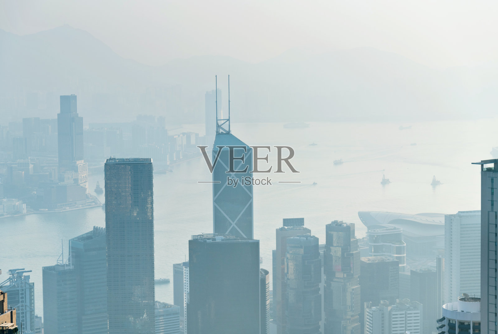 雾天城市建筑鸟瞰图照片摄影图片