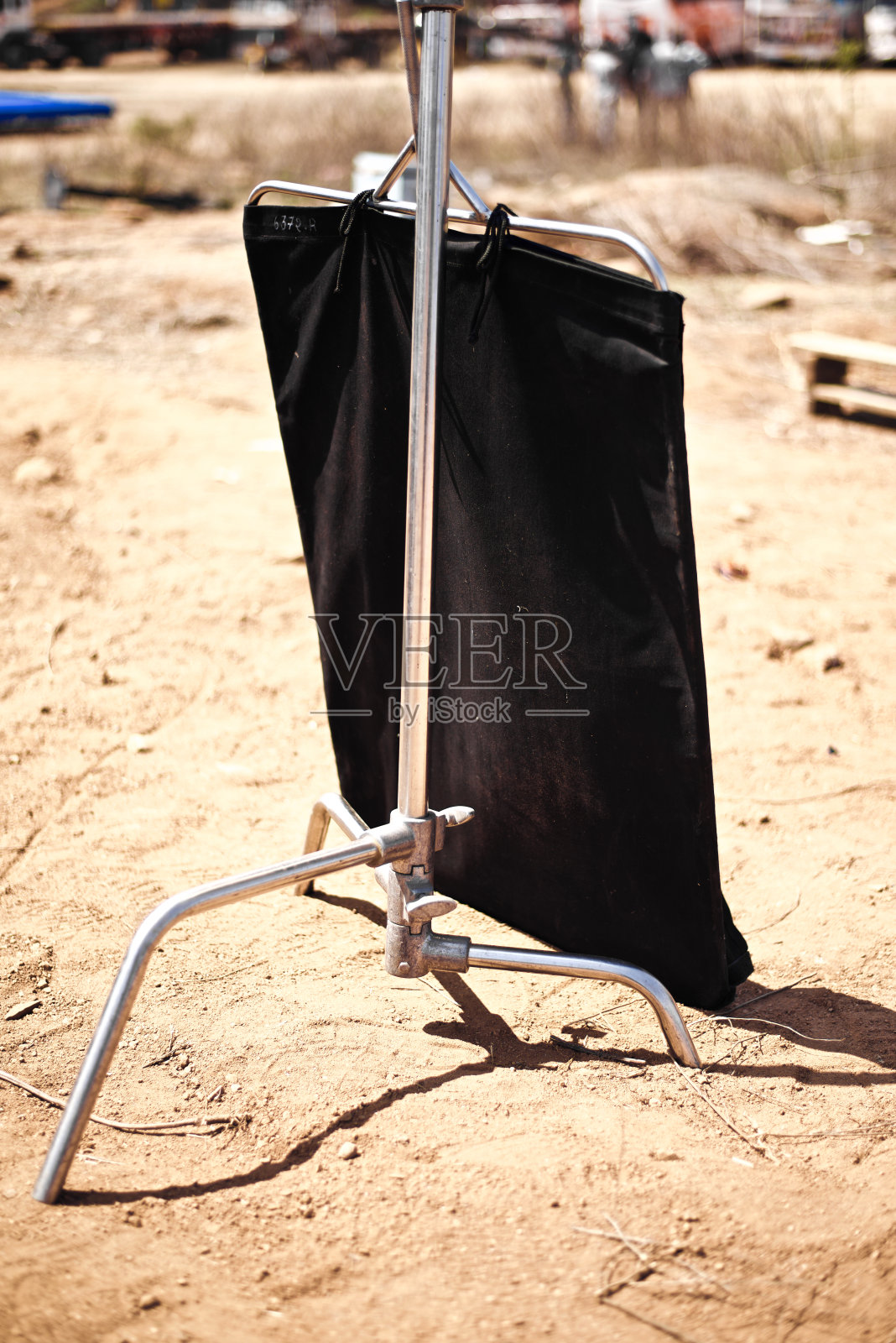 电影制作装置-带照明旗的支架和夹具照片摄影图片