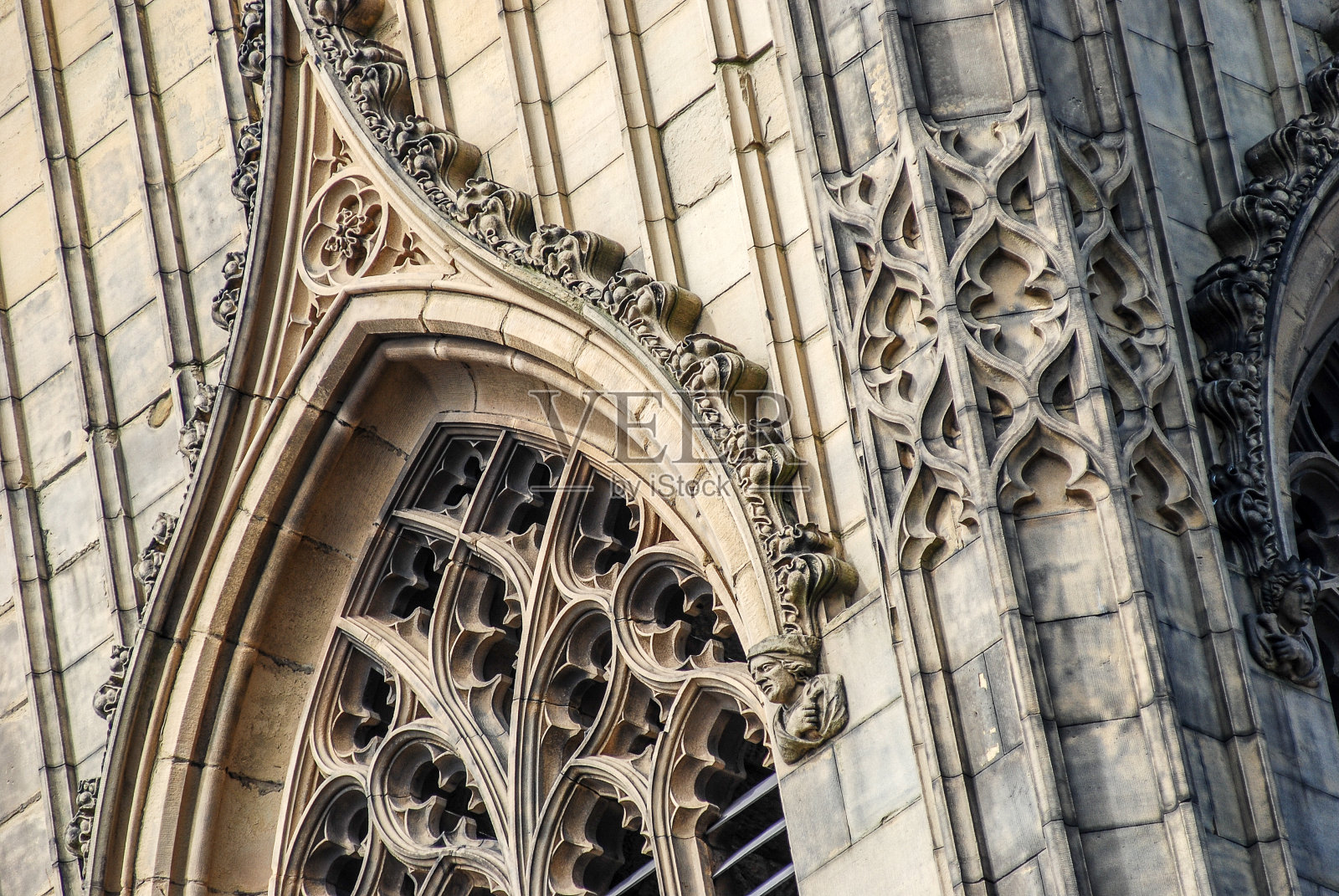 利物浦炸弹袭击教堂(圣路加教堂)照片摄影图片
