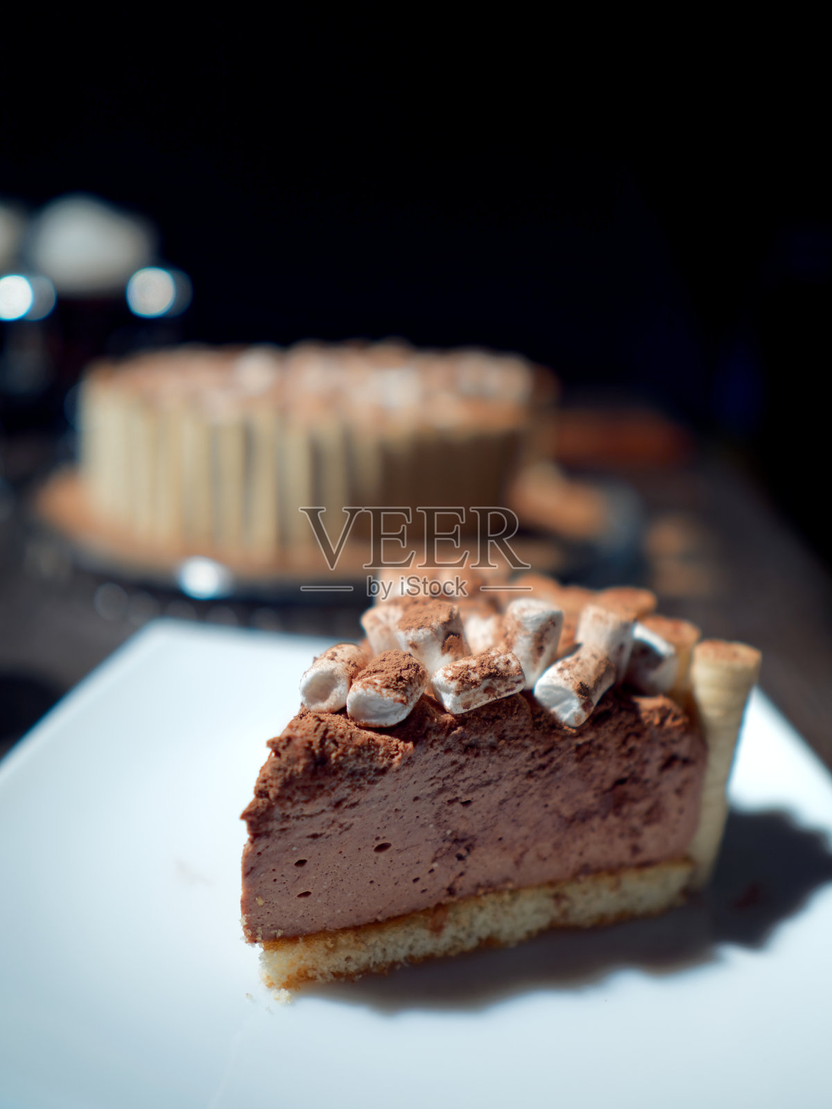 自制巧克力芝士蛋糕照片摄影图片