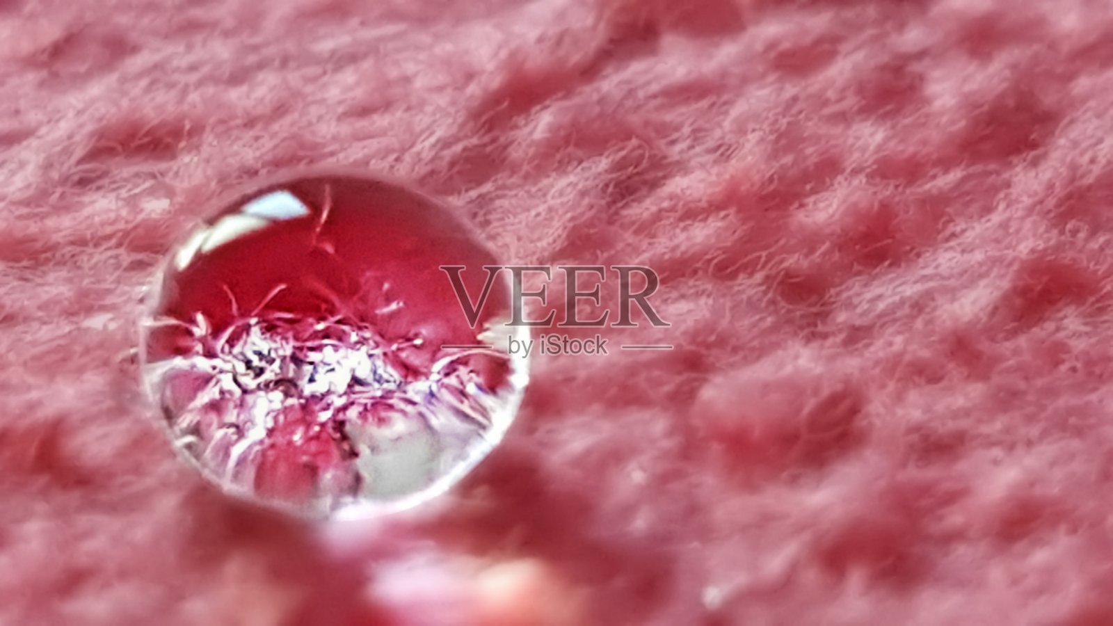 水滴在织物上照片摄影图片