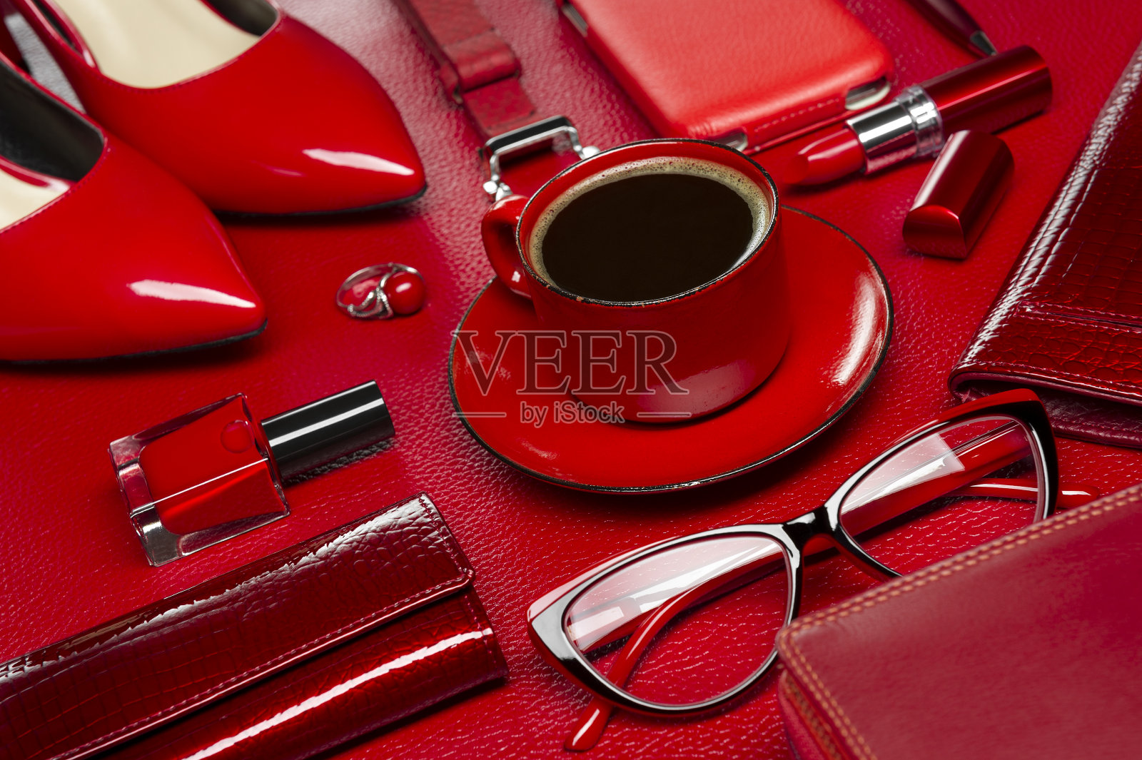 女性配饰和咖啡照片摄影图片