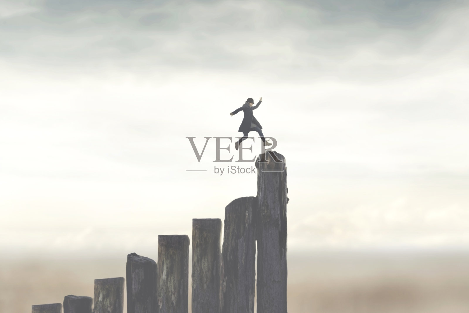 奔向顶峰的人照片摄影图片