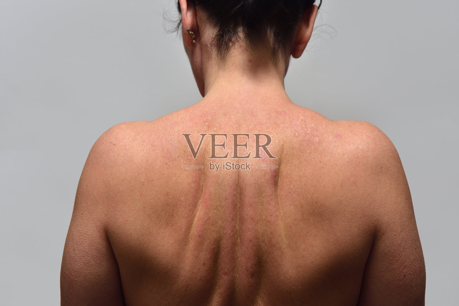 中年妇女的背影照片摄影图片