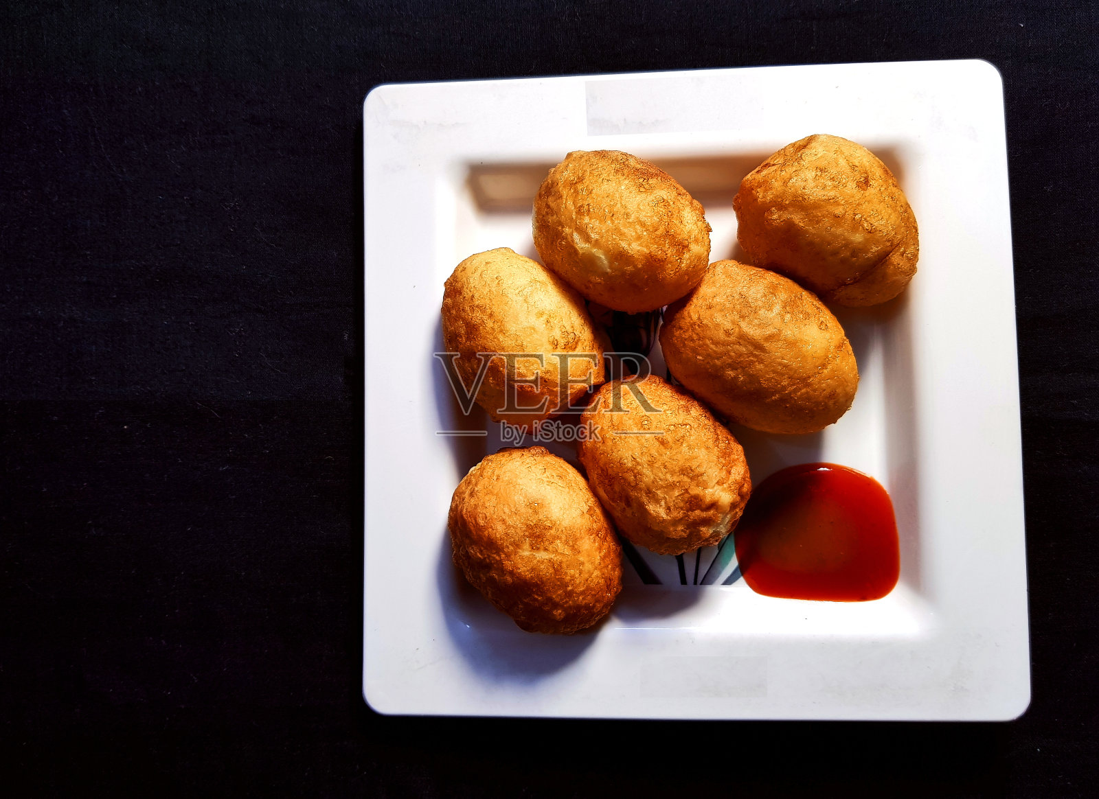 煮和煎的整个鸡蛋照片摄影图片