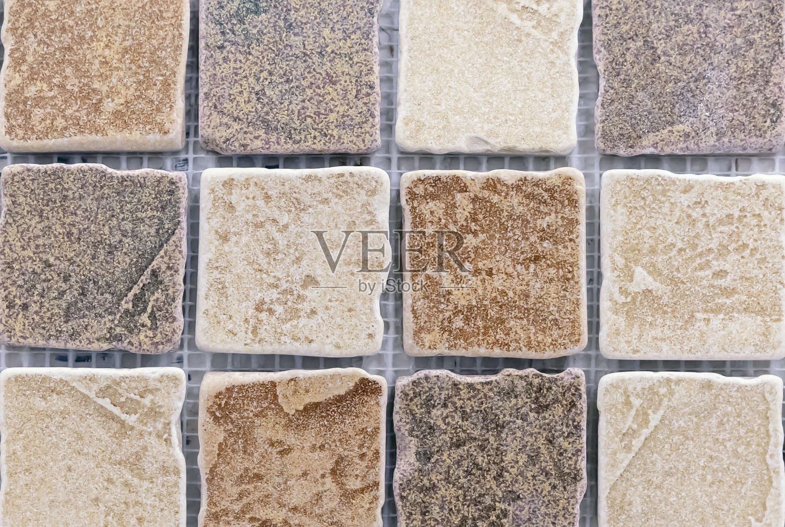 浴室内部的马赛克瓷砖。背景瓷砖马赛克。照片摄影图片