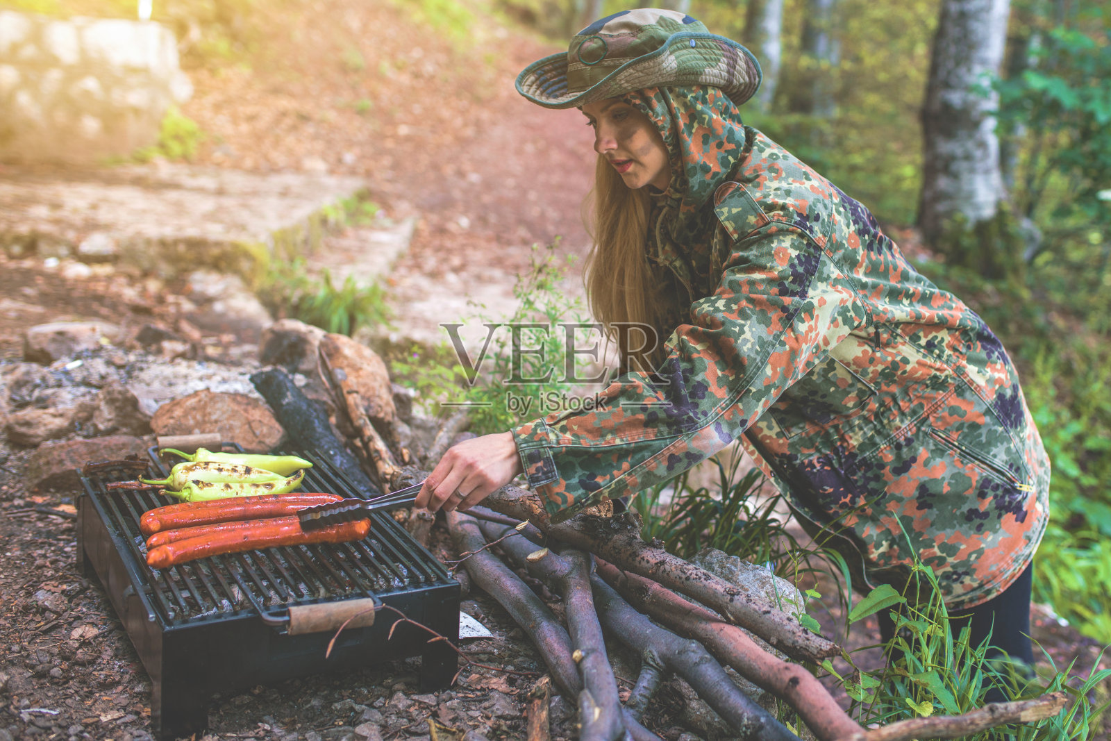 在森林中准备食物照片摄影图片