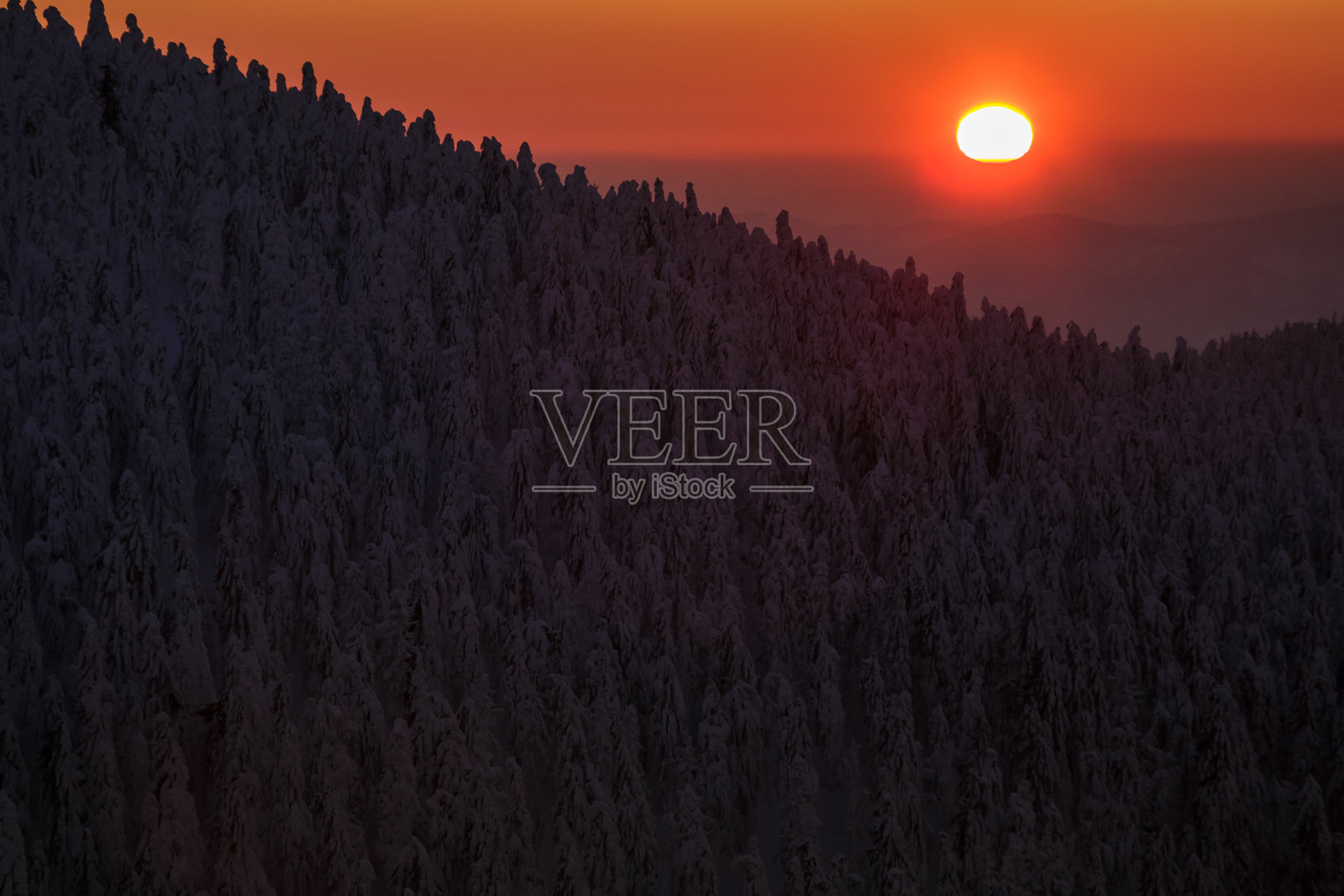 冬季徒步旅行贝斯基迪山脉照片摄影图片